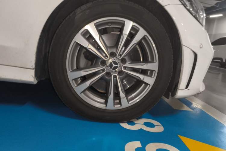 Used Mercedes-Benz C-Class 2020 C 200 L Fashion Edition Sport Version Right Front Wheel Hub