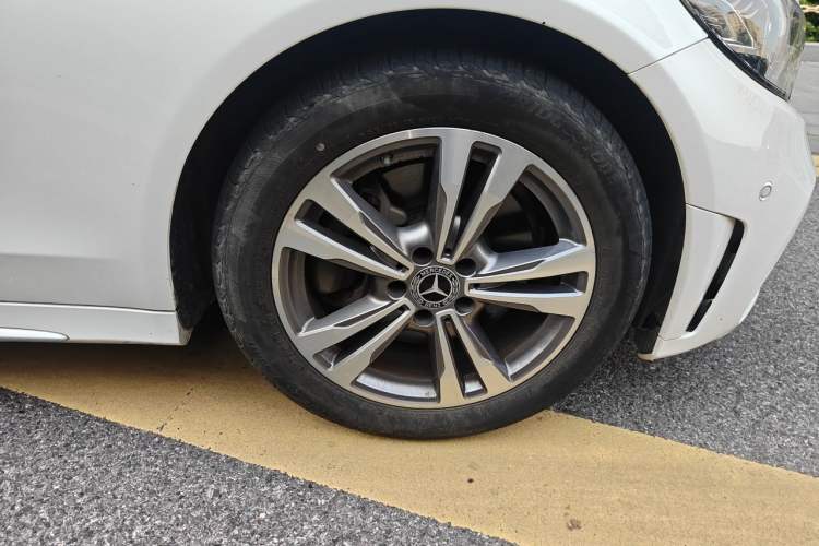 Used Mercedes-Benz C-Class 2020 C 200 L Fashion Model Right Front Wheel Hub