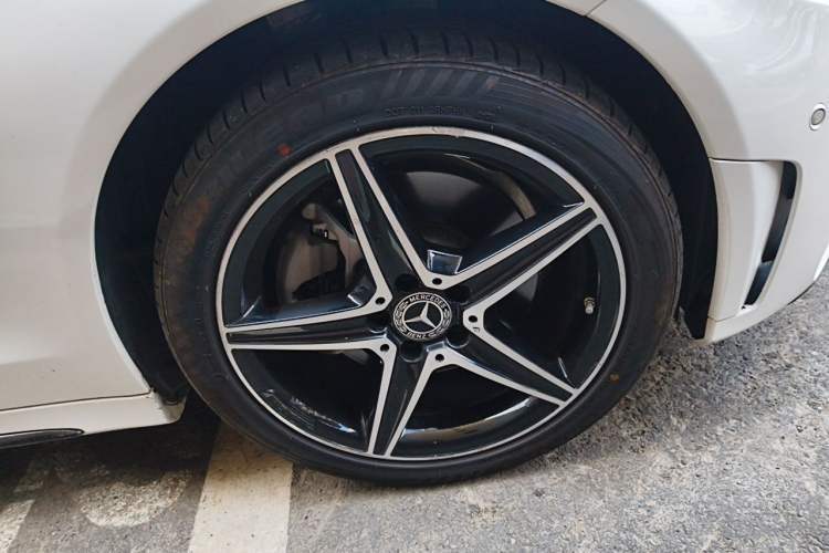 Used Mercedes-Benz C-Class 2020 Restyled C 260 Sport Edition Right Front Wheel Hub