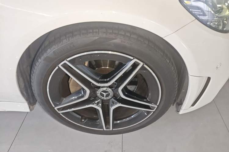 Used Mercedes-Benz C-Class 2020 C 260 Coupe Right Front Wheel Hub
