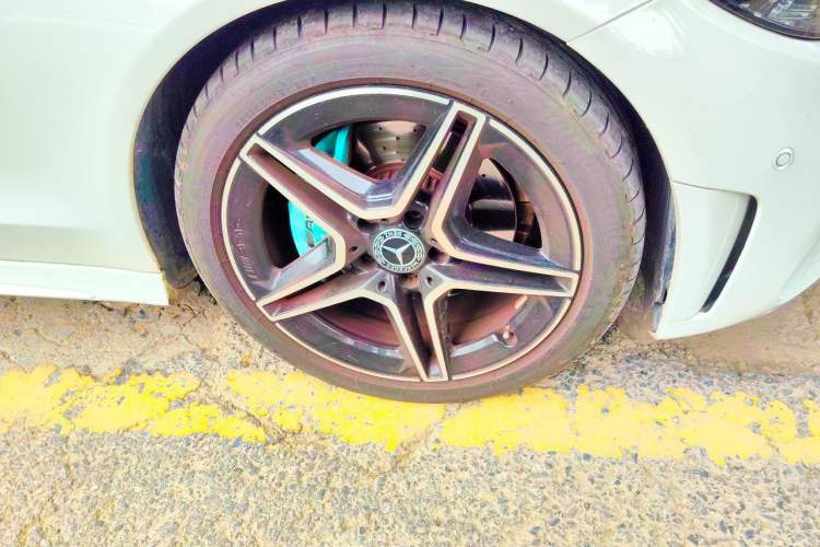 Used Mercedes-Benz C-Class 2020 C 260 Coupe Right Front Wheel Hub