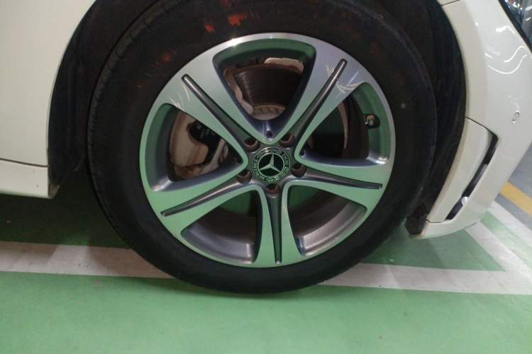 Used Mercedes-Benz C-Class 2020 Restyled C 260 L Sport Edition Right Front Wheel Hub