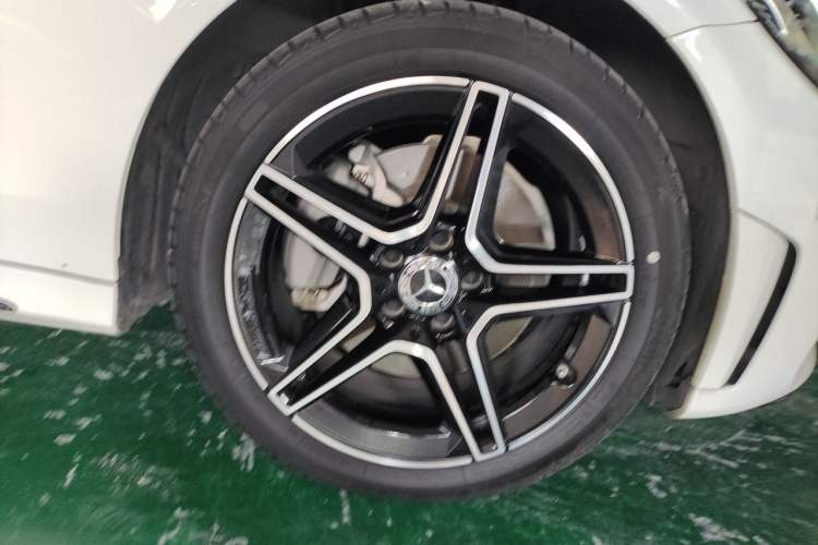 Used Mercedes-Benz C-Class 2020 Restyled C 260 Sport Edition Right Front Wheel Hub