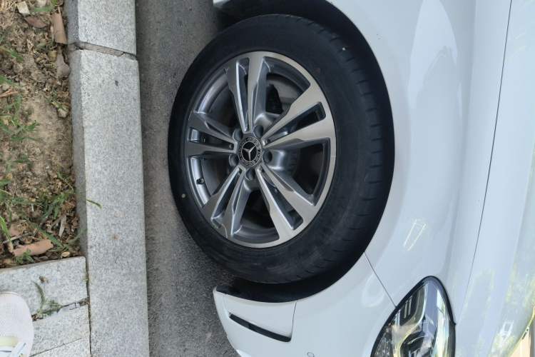 Used Mercedes-Benz C-Class 2020 C 200 L Dynamic Sport Edition Right Front Wheel Hub
