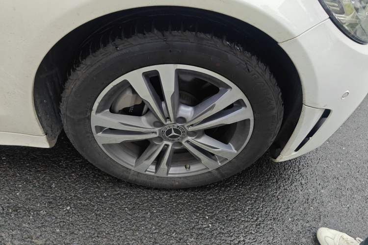 Used Mercedes-Benz C-Class 2020 Restyled C 200 L Fashion Edition Sport Version Right Front Wheel Hub
