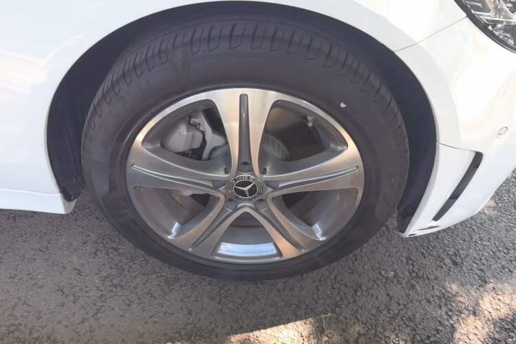 Used Mercedes-Benz C-Class 2020 Restyled C 260 L Sport Edition Right Front Wheel Hub