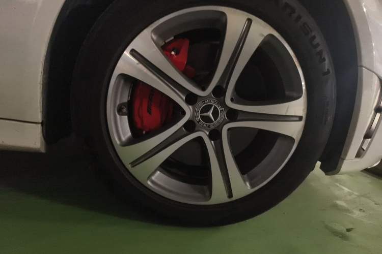 Used Mercedes-Benz C-Class 2020 Restyled C 260 L Sport Edition Right Front Wheel Hub