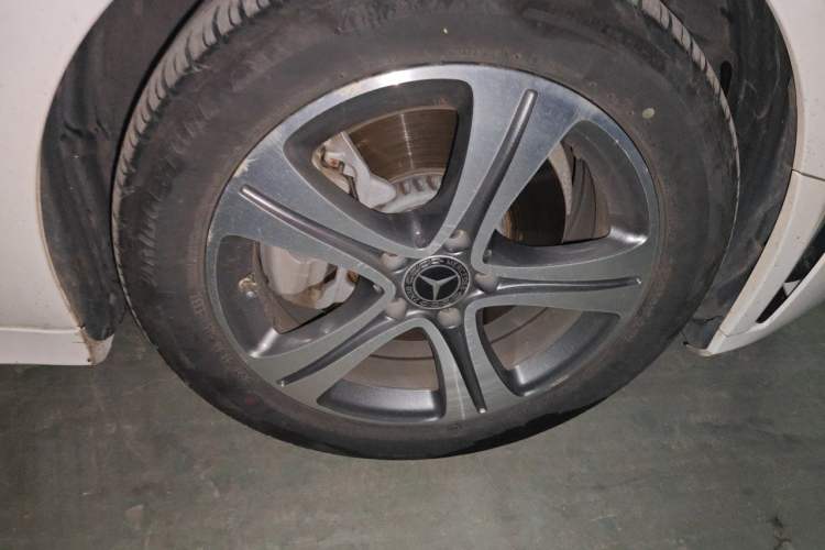 Used Mercedes-Benz C-Class 2020 Restyled C 260 L Sport Edition Right Front Wheel Hub