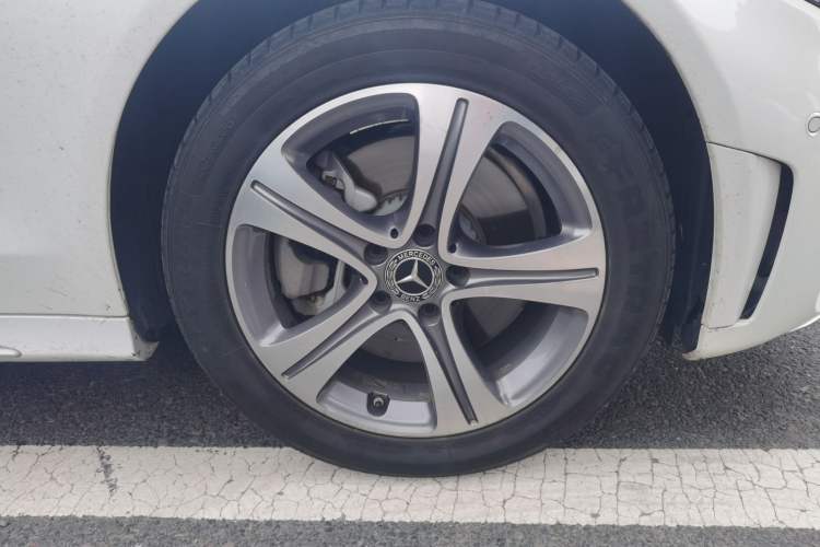 Used Mercedes-Benz C-Class 2020 Restyled C 260 L Sport Edition Right Front Wheel Hub