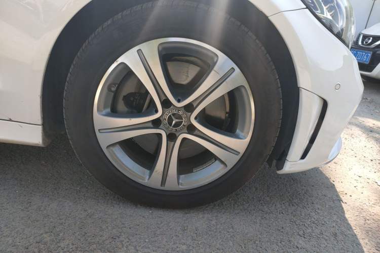 Used Mercedes-Benz C-Class 2020 Restyled C 260 L Sport Edition Right Front Wheel Hub