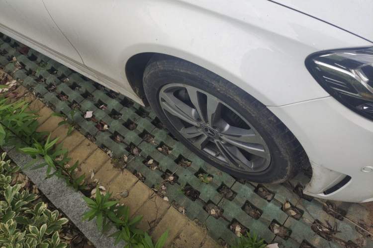 Used Mercedes-Benz C-Class 2020 C 200 L Fashion Edition Sport Version Right Front Wheel Hub