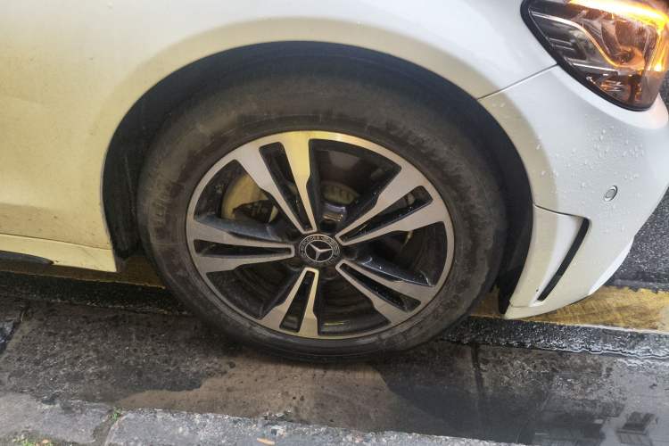 Used Mercedes-Benz C-Class 2020 C 260 Sport Edition Right Front Wheel Hub