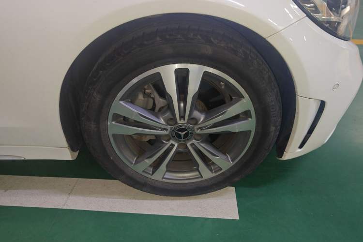 Used Mercedes-Benz C-Class 2020 Restyled C 200 L Fashion Edition Sport Version Right Front Wheel Hub