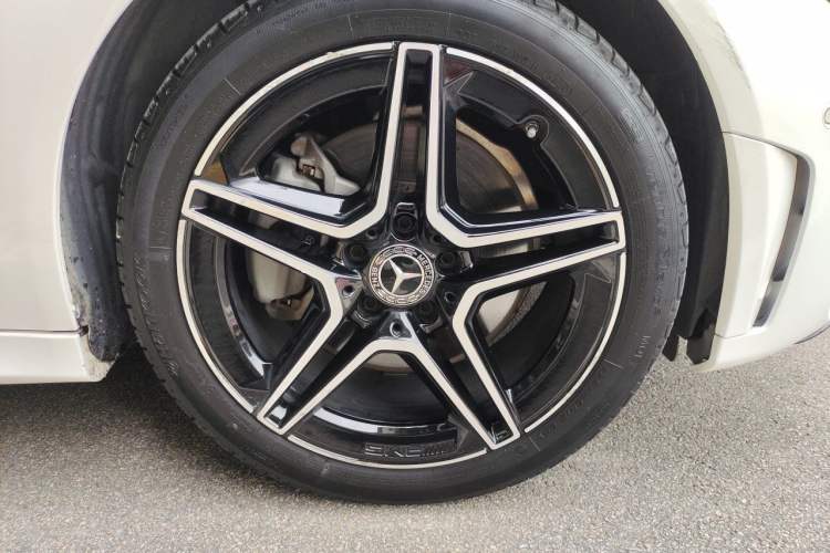 Used Mercedes-Benz C-Class 2020 Restyled C 260 L Sport Edition Right Front Wheel Hub