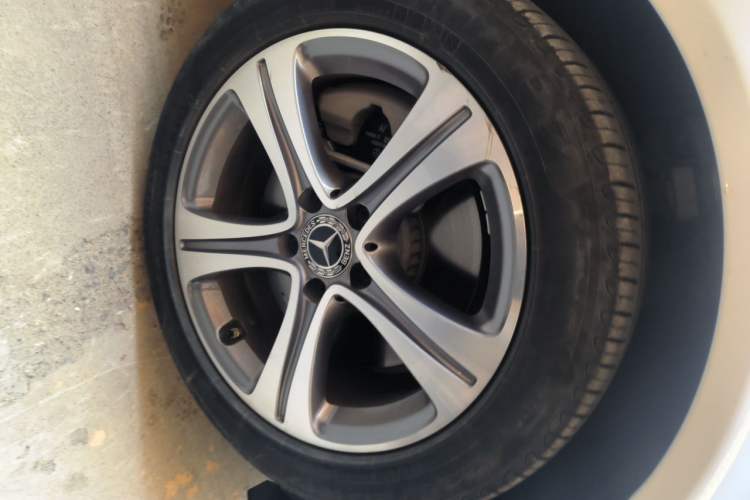 Used Mercedes-Benz C-Class 2020 Restyled C 260 L Sport Edition Right Front Wheel Hub