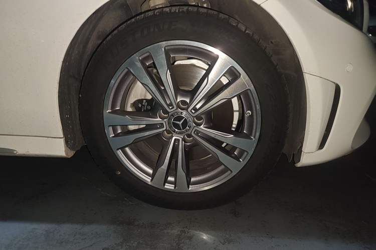 Used Mercedes-Benz C-Class 2020 C 200 L Fashion Edition Sport Version Right Front Wheel Hub