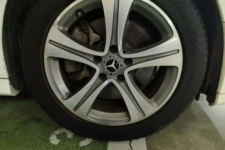 Used Mercedes-Benz C-Class 2020 C 260 L Sport Edition Right Front Wheel Hub