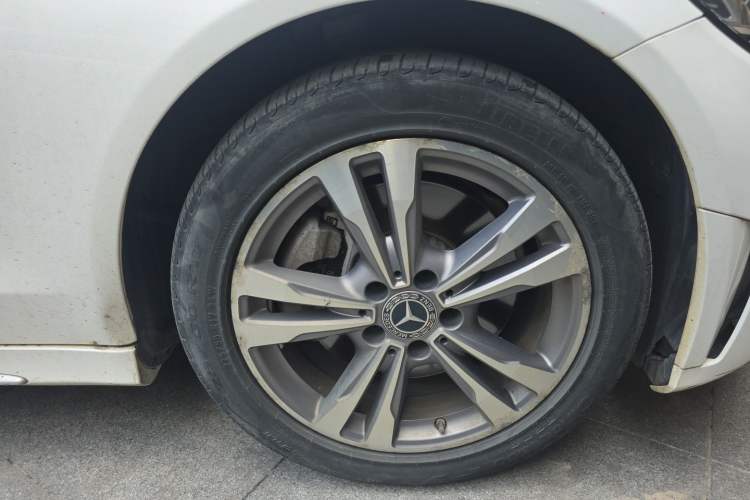 Used Mercedes-Benz C-Class 2020 Updated C 200 L Fashion Edition Right Front Wheel Hub