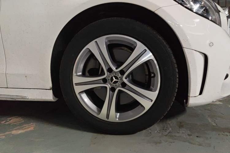 Used Mercedes-Benz C-Class 2020 Restyled C 260 L Sport Edition Right Front Wheel Hub