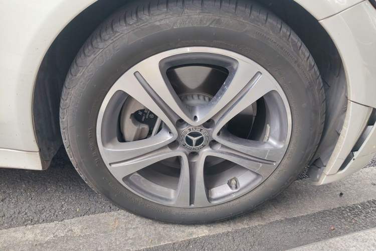 Used Mercedes-Benz C-Class 2020 Restyled C 260 L Sport Edition Right Front Wheel Hub