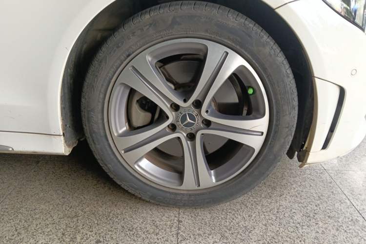 Used Mercedes-Benz C-Class 2020 C 260 L Sport Edition Right Front Wheel Hub