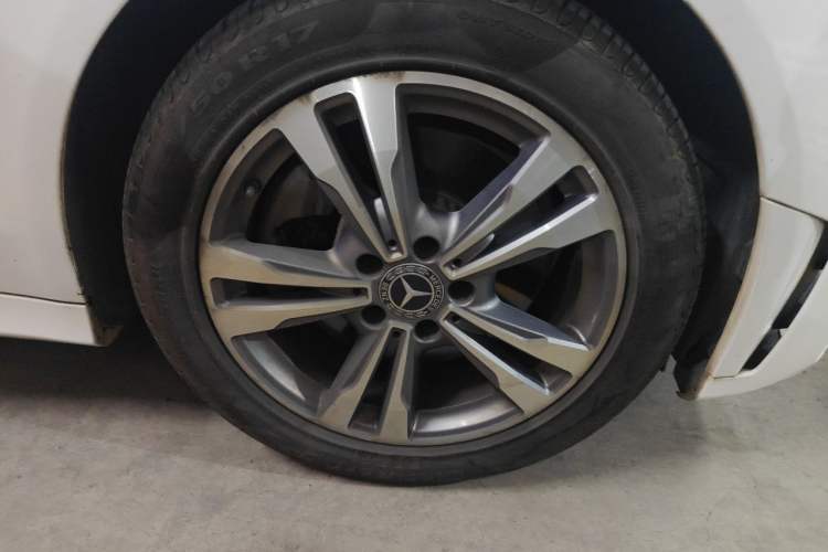 Used Mercedes-Benz C-Class 2020 Updated C 200 L Fashion Edition Right Front Wheel Hub