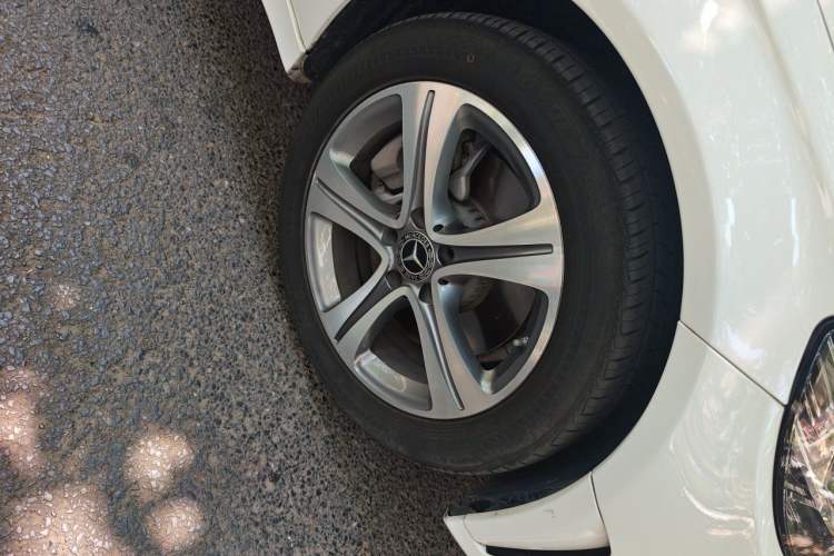 Used Mercedes-Benz C-Class 2020 Restyled C 260 L Sport Edition Right Front Wheel Hub
