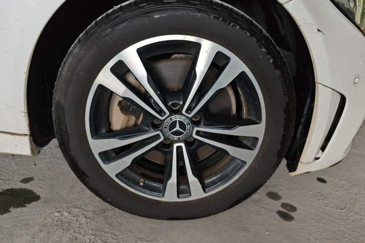 Used Mercedes-Benz C-Class 2020 C 260 Sport Edition Right Front Wheel Hub