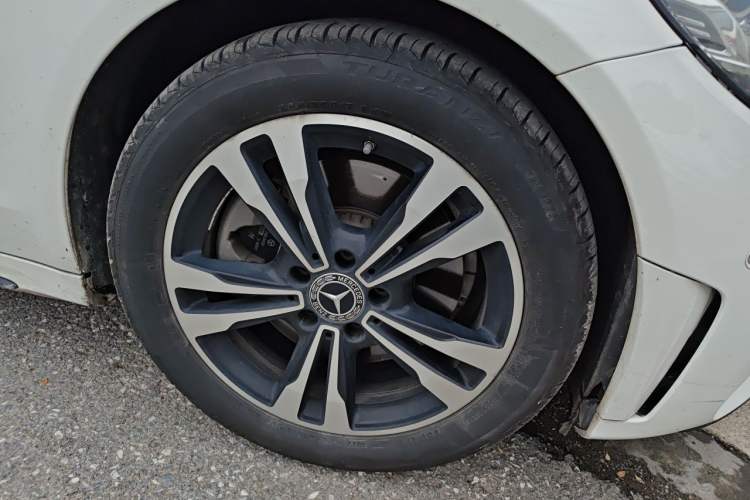 Used Mercedes-Benz C-Class 2020 C 260 Sport Edition Right Front Wheel Hub