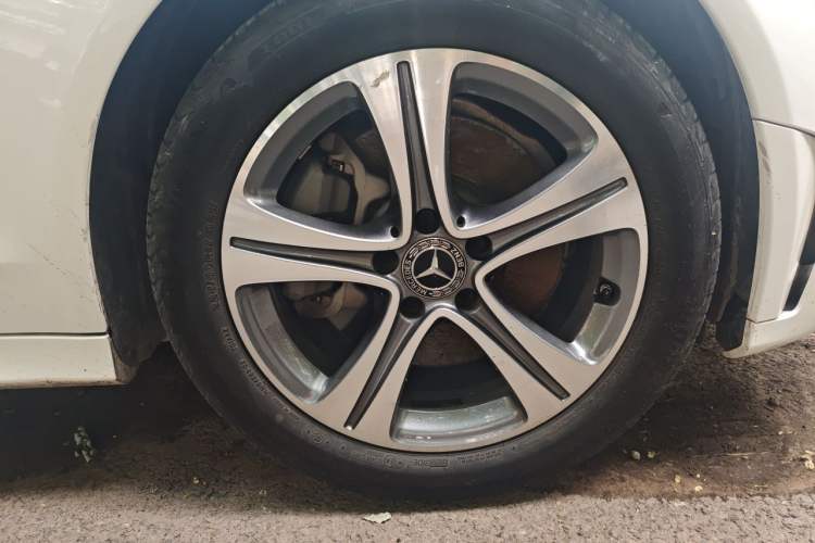 Used Mercedes-Benz C-Class 2020 C 260 L Sport Edition Right Front Wheel Hub