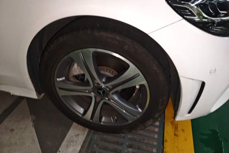 Used Mercedes-Benz C-Class 2020 Restyled C 260 L Sport Edition Right Front Wheel Hub