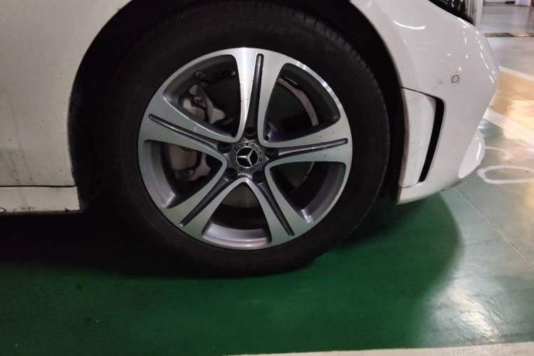 Used Mercedes-Benz C-Class 2020 Restyled C 260 L Sport Edition Right Front Wheel Hub
