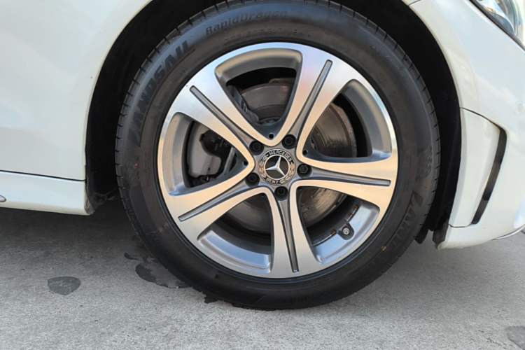 Used Mercedes-Benz C-Class 2020 C 260 L Sport Edition Right Front Wheel Hub
