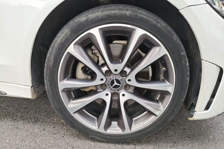 Used Mercedes-Benz C-Class 2020 Restyled C 260 Sport Edition Right Front Wheel Hub