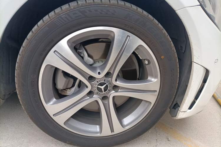 Used Mercedes-Benz C-Class 2020 Restyled C 260 L Sport Edition Right Front Wheel Hub