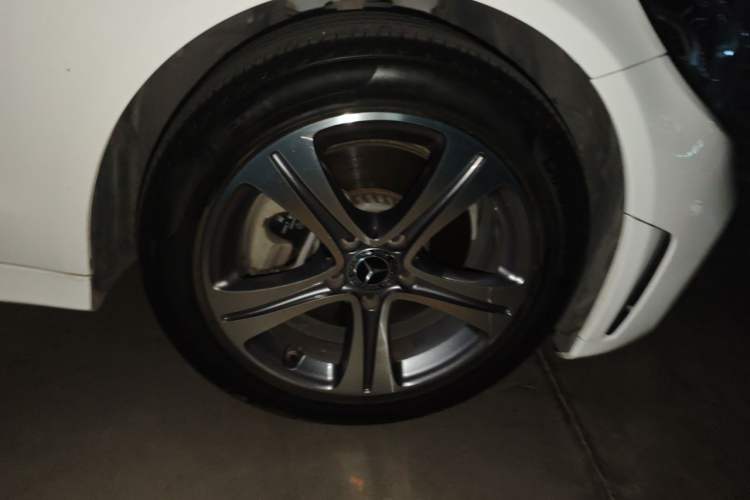 Used Mercedes-Benz C-Class 2020 Restyled C 260 L Sport Edition Right Front Wheel Hub