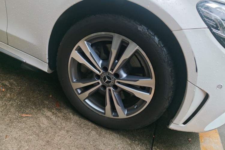 Used Mercedes-Benz C-Class 2020 Restyled C 200 L Dynamic Sports Edition Right Front Wheel Hub
