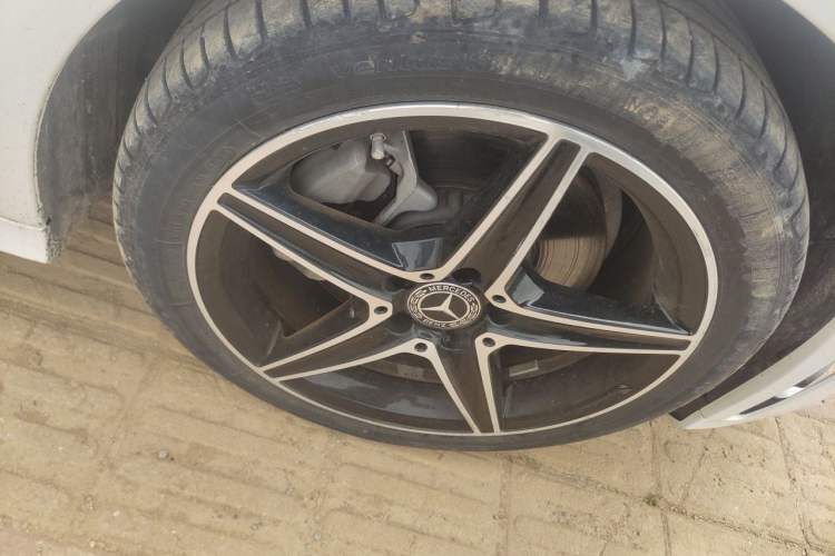 Used Mercedes-Benz C-Class 2020 Restyled C 260 Sport Edition Right Front Wheel Hub