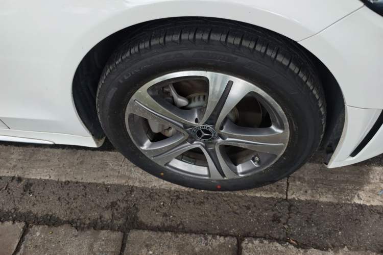 Used Mercedes-Benz C-Class 2020 Restyled C 260 L Sport Edition Right Front Wheel Hub