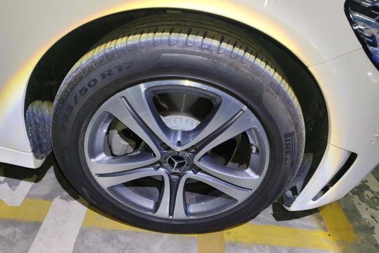 Used Mercedes-Benz C-Class 2020 Restyled C 260 L Sport Edition Right Front Wheel Hub