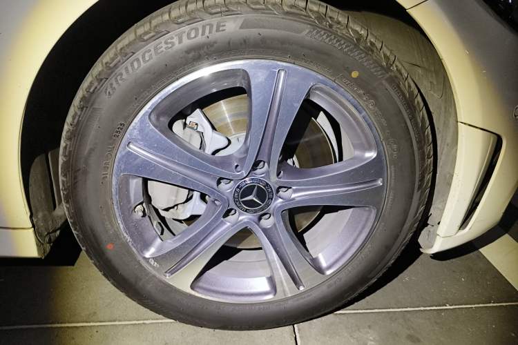 Used Mercedes-Benz C-Class 2020 Restyled C 260 L Sport Edition Right Front Wheel Hub