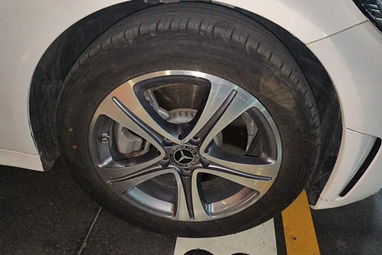 Used Mercedes-Benz C-Class 2020 Restyled C 260 L Sport Edition Right Front Wheel Hub