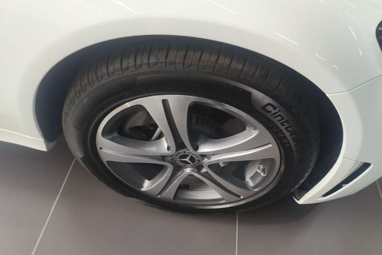 Used Mercedes-Benz C-Class 2020 Restyled C 260 L Sport Edition Right Front Wheel Hub