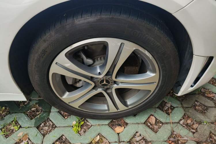 Used Mercedes-Benz C-Class 2020 Restyled C 260 L Sport Edition Right Front Wheel Hub