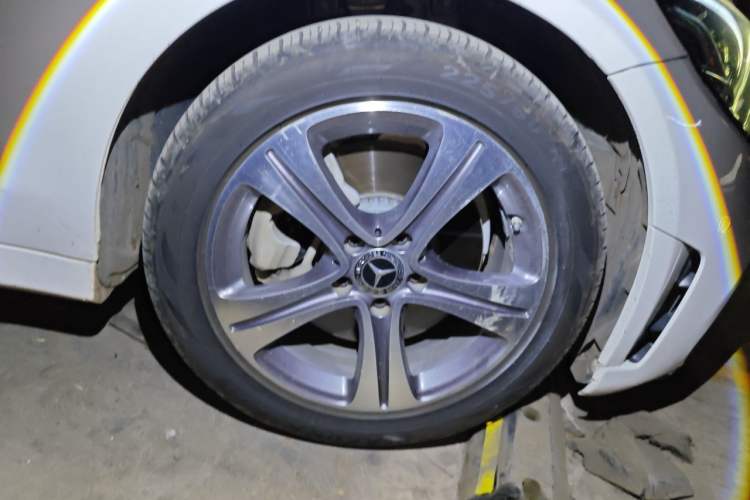 Used Mercedes-Benz C-Class 2020 Restyled C 260 L Sport Edition Right Front Wheel Hub