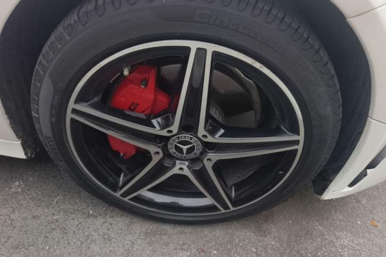 Used Mercedes-Benz C-Class 2020 Restyled C 260 Sport Edition Right Front Wheel Hub