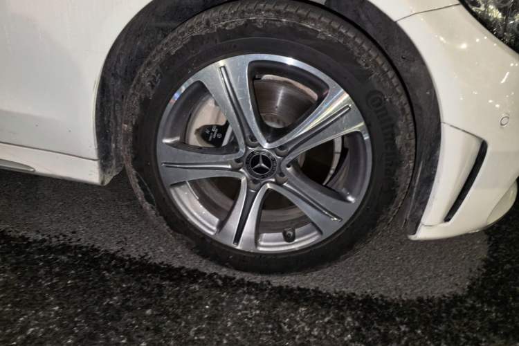 Used Mercedes-Benz C-Class 2020 Restyled C 260 L Sport Edition Right Front Wheel Hub