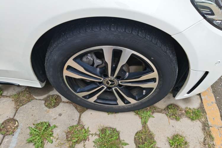Used Mercedes-Benz C-Class 2020 C 260 Sport Edition Right Front Wheel Hub