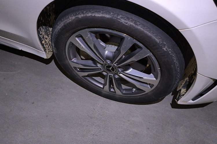 Used Mercedes-Benz C-Class 2020 Restyled C 200 L Fashion Edition Sport Version Right Front Wheel Hub