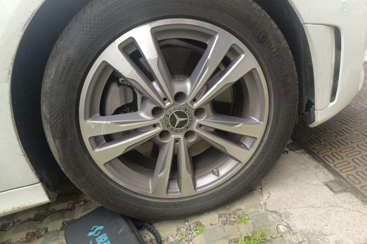 Used Mercedes-Benz C-Class 2020 Restyled C 200 L Dynamic Sports Edition Right Front Wheel Hub